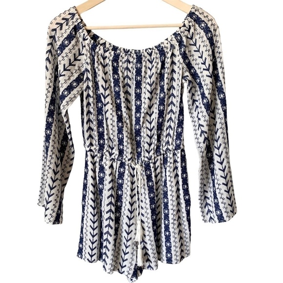 CUPCAKES AND CASHMERE Boho Navy White Embroidered Short Romper Size Medium - Picture 2 of 10